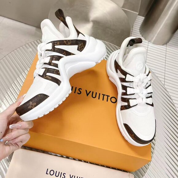 Louis Vuitton LV Archlight Monogram Sneaker - Picture 3 of 8
